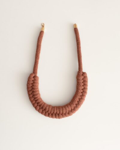 collar trenzado ladrillo