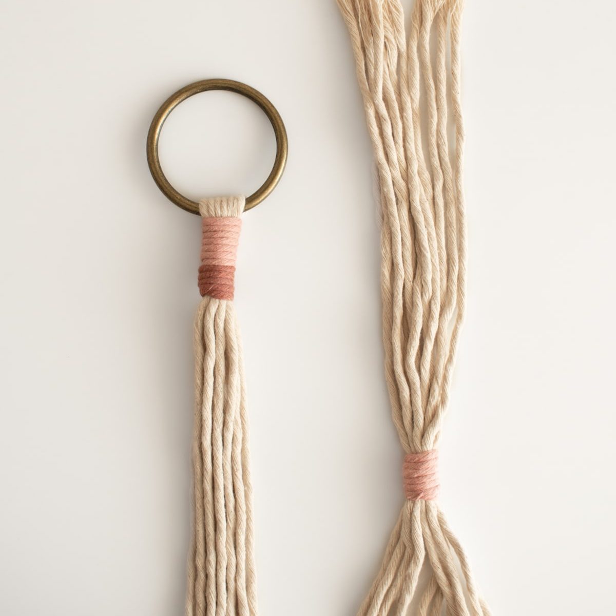 colgador para plantas rosado ladrillo