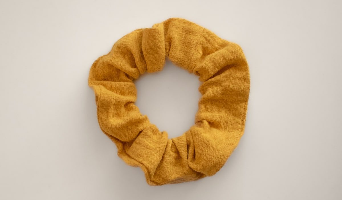 scrunchie mostaza