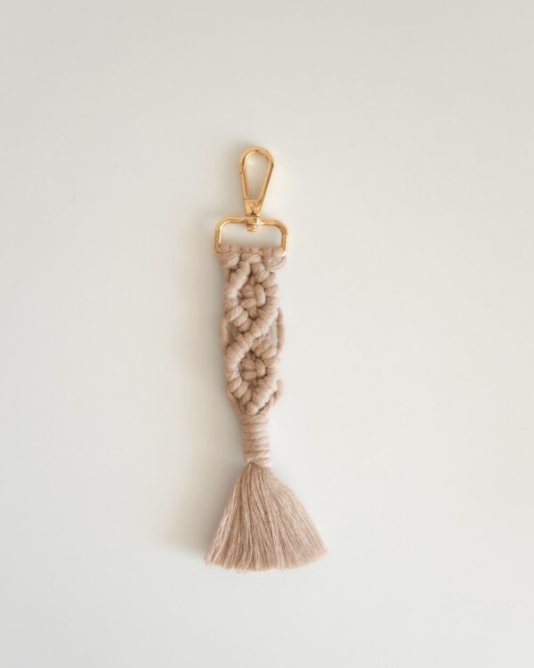 Llavero macrame beige