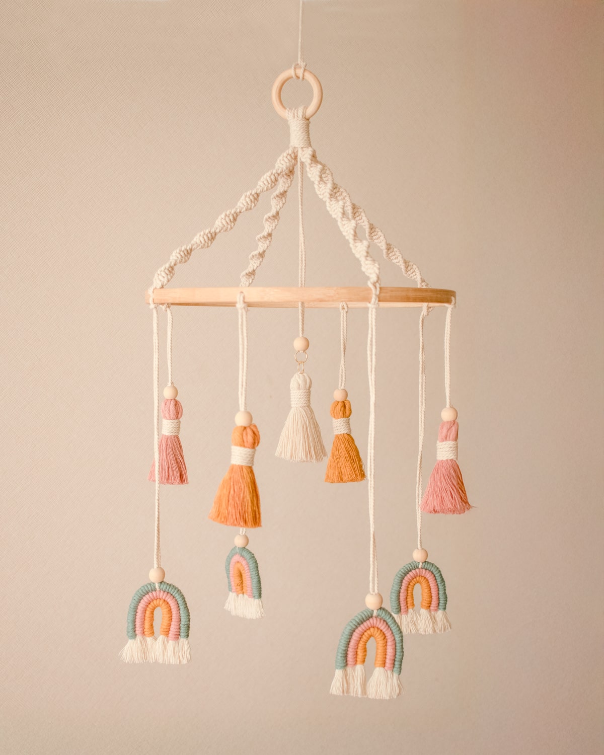 Móvil para bebes laurel rosado