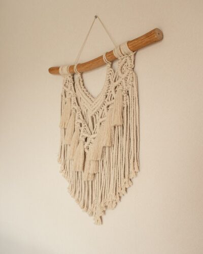 mural de macrame pompnes lateral