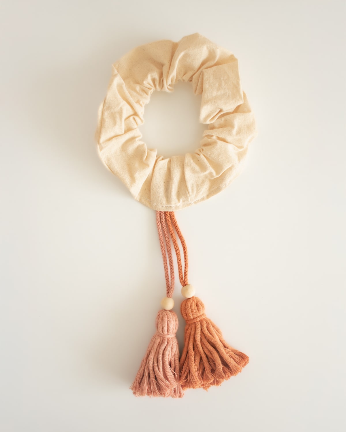 scrunchie pompones terracota rosado